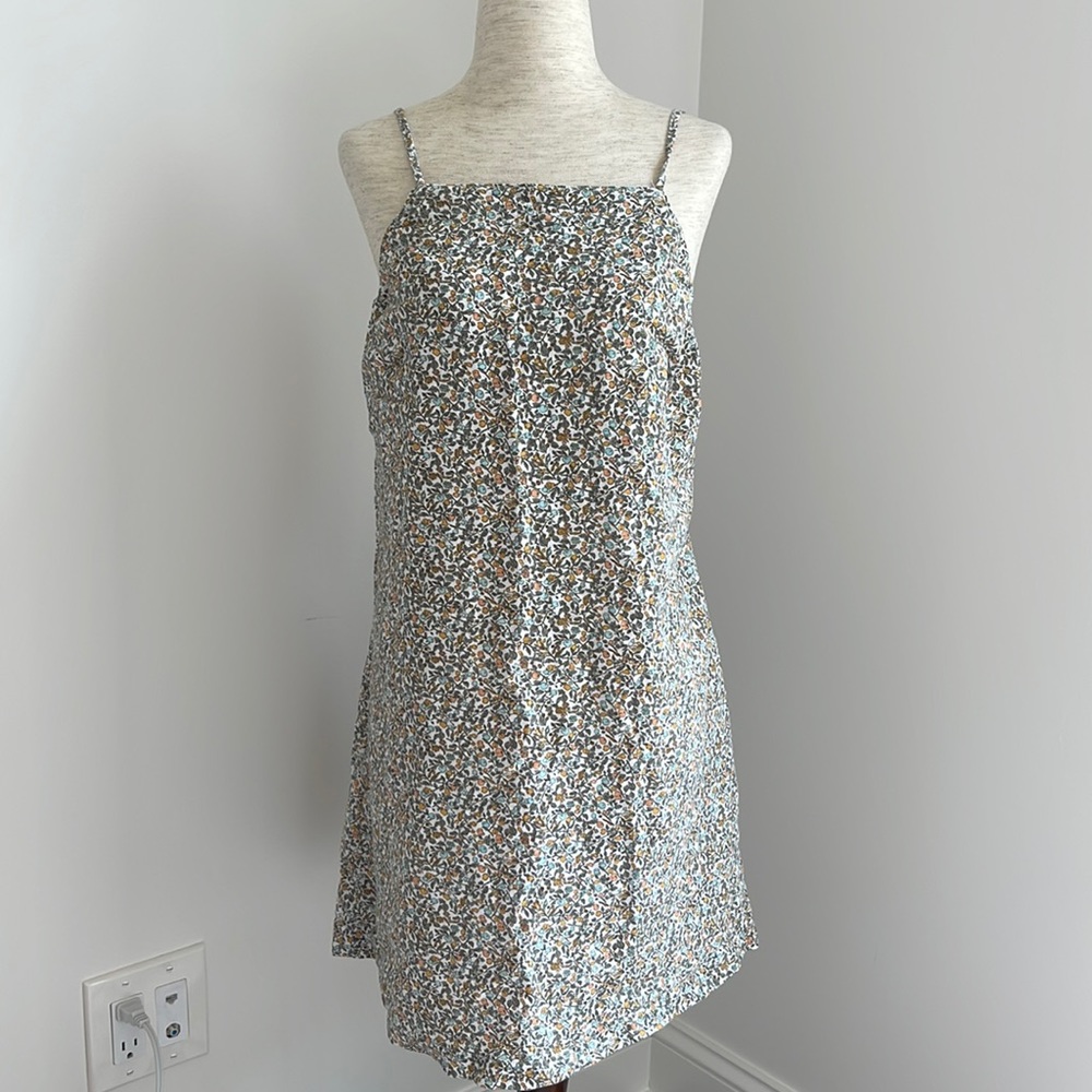 Super cute open back summer dress